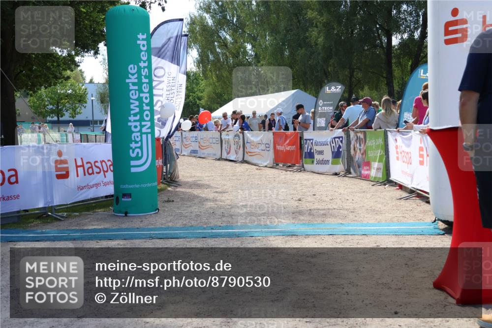 07.09.2025 - 19. Norderstedt Triathlon Zöllner http://msf.ph/oto/8790530 07.09.2025 14:00:38 Ziel  meine-sportfotos.de