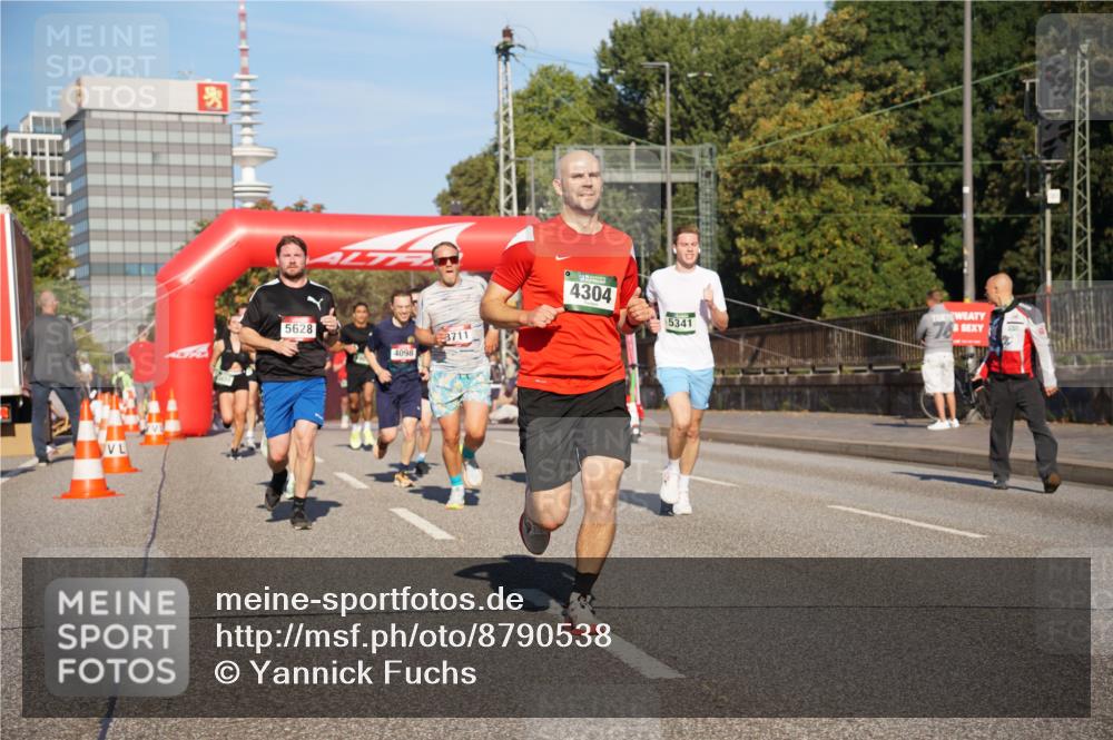 07.09.2025 - BARMER Alsterlauf Yannick Fuchs http://msf.ph/oto/8790538 07.09.2025 09:41:03 Laufen 5628, 4098, 3711, 4304, 5341, 76 meine-sportfotos.de