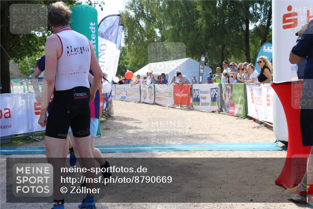 07.09.2025 - 19. Norderstedt Triathlon Zöllner http://msf.ph/oto/8790669 07.09.2025 14:03:06 Ziel 804 meine-sportfotos.de