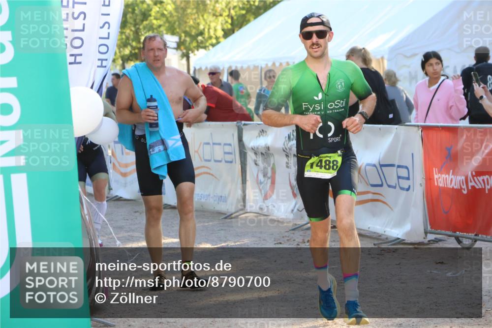 07.09.2025 - 19. Norderstedt Triathlon Zöllner http://msf.ph/oto/8790700 07.09.2025 16:28:22 Ziel 515, 1488, 1529 meine-sportfotos.de
