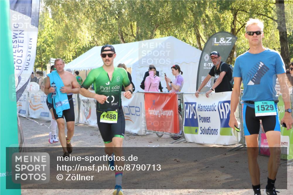 07.09.2025 - 19. Norderstedt Triathlon Zöllner http://msf.ph/oto/8790713 07.09.2025 16:28:23 Ziel 515, 1488, 1529 meine-sportfotos.de
