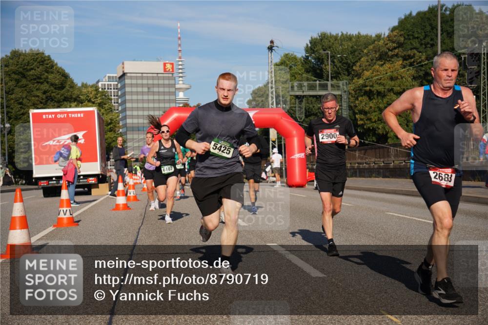 07.09.2025 - BARMER Alsterlauf Yannick Fuchs http://msf.ph/oto/8790719 07.09.2025 09:43:24 Laufen  meine-sportfotos.de