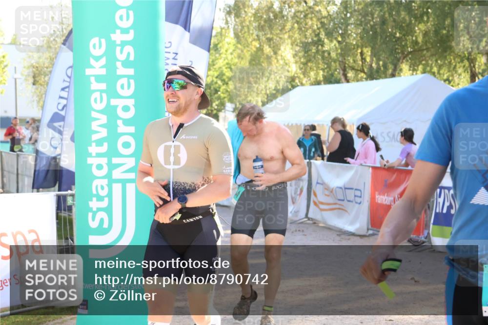 07.09.2025 - 19. Norderstedt Triathlon Zöllner http://msf.ph/oto/8790742 07.09.2025 16:28:27 Ziel 487, 515, 1488, 1529, 1534 meine-sportfotos.de