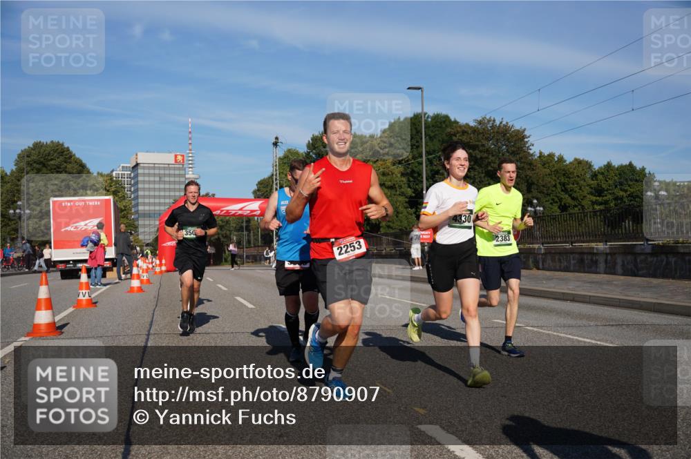 07.09.2025 - BARMER Alsterlauf Yannick Fuchs http://msf.ph/oto/8790907 07.09.2025 09:41:21 Laufen 350, 2253, 76, 4330, 2383 meine-sportfotos.de