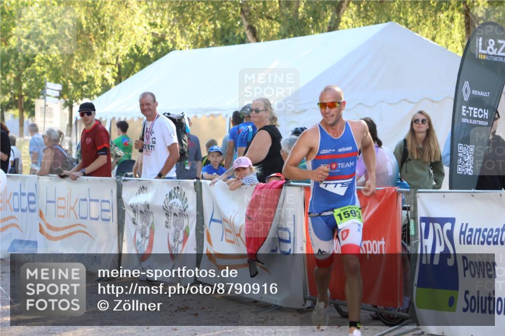 07.09.2025 - 19. Norderstedt Triathlon Zöllner http://msf.ph/oto/8790916 07.09.2025 16:29:52 Ziel 496, 544, 1593 meine-sportfotos.de