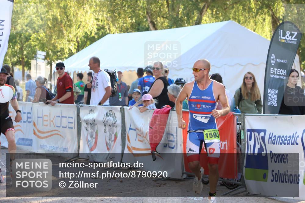 07.09.2025 - 19. Norderstedt Triathlon Zöllner http://msf.ph/oto/8790920 07.09.2025 16:29:52 Ziel 496, 544, 1593 meine-sportfotos.de