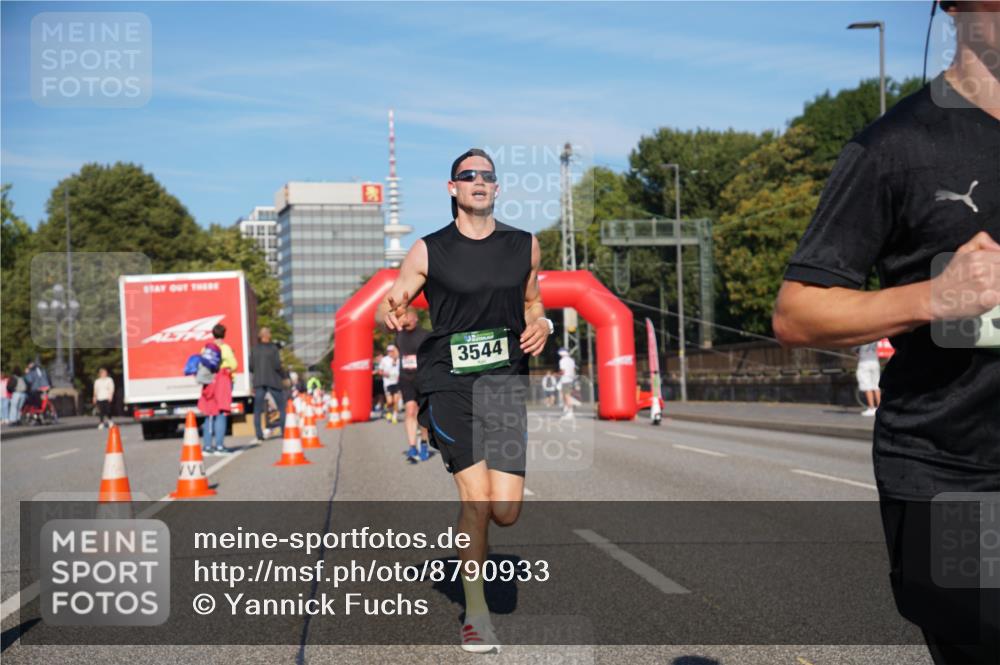 07.09.2025 - BARMER Alsterlauf Yannick Fuchs http://msf.ph/oto/8790933 07.09.2025 09:41:23 Laufen 3544 meine-sportfotos.de