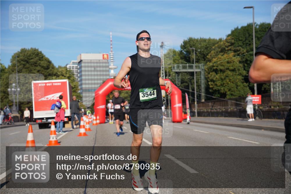 07.09.2025 - BARMER Alsterlauf Yannick Fuchs http://msf.ph/oto/8790935 07.09.2025 09:41:23 Laufen 3544 meine-sportfotos.de