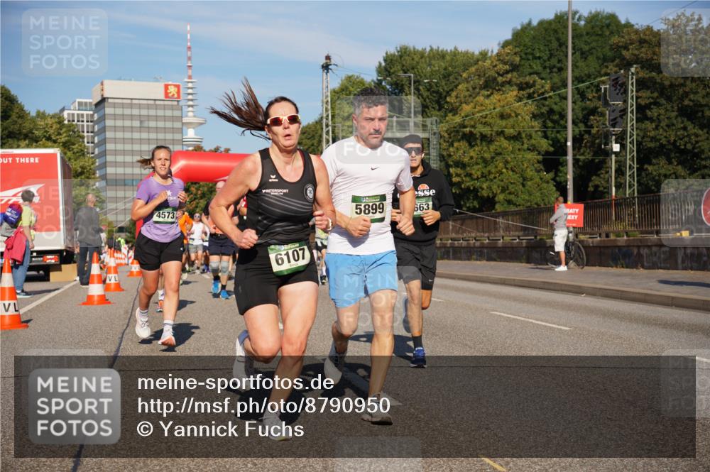 07.09.2025 - BARMER Alsterlauf Yannick Fuchs http://msf.ph/oto/8790950 07.09.2025 09:43:26 Laufen 4573, 6107, 5899, 663 meine-sportfotos.de