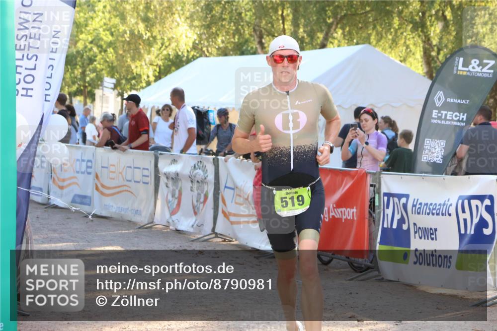 07.09.2025 - 19. Norderstedt Triathlon Zöllner http://msf.ph/oto/8790981 07.09.2025 16:30:14 Ziel 519, 552, 1504, 1510 meine-sportfotos.de