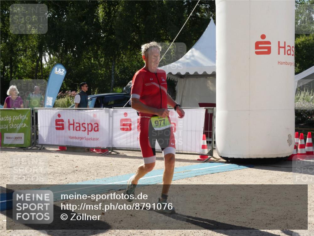 07.09.2025 - 19. Norderstedt Triathlon Zöllner http://msf.ph/oto/8791076 07.09.2025 15:40:31 Ziel 977, 982 meine-sportfotos.de