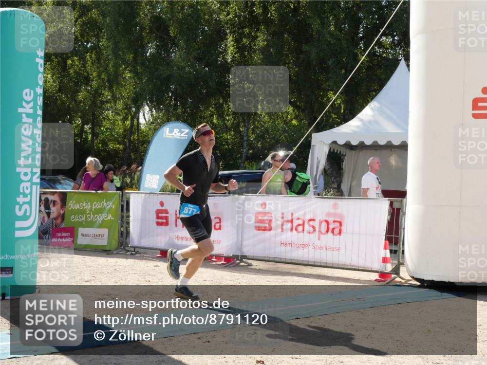 07.09.2025 - 19. Norderstedt Triathlon Zöllner http://msf.ph/oto/8791120 07.09.2025 15:42:30 Ziel 877, 1026 meine-sportfotos.de