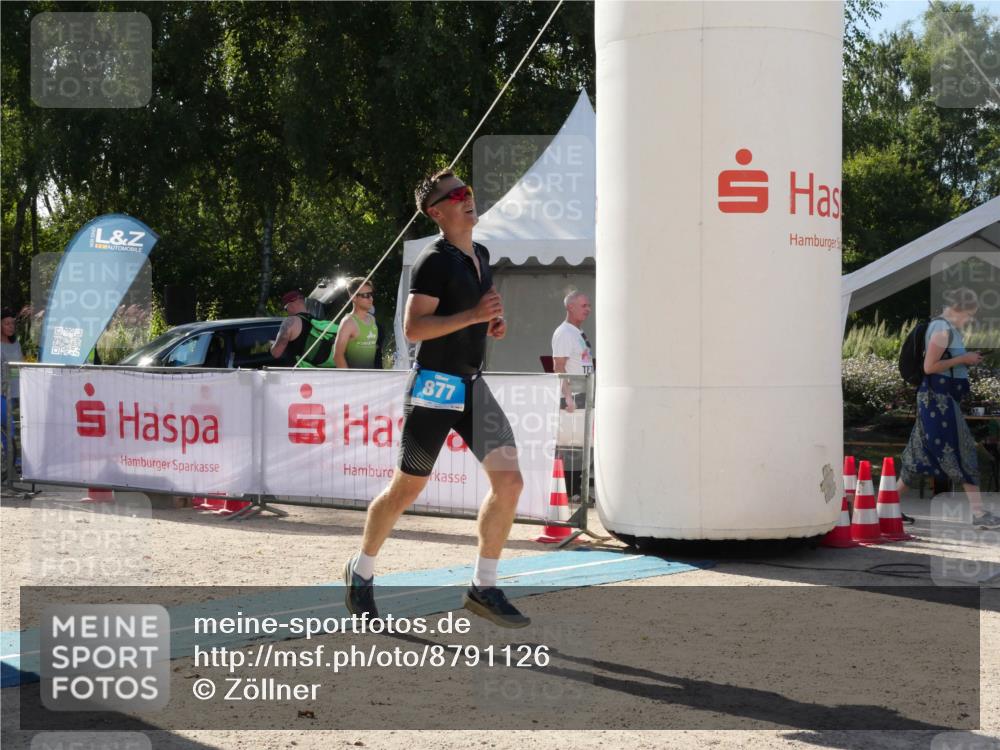 07.09.2025 - 19. Norderstedt Triathlon Zöllner http://msf.ph/oto/8791126 07.09.2025 15:42:30 Ziel 877, 1026 meine-sportfotos.de