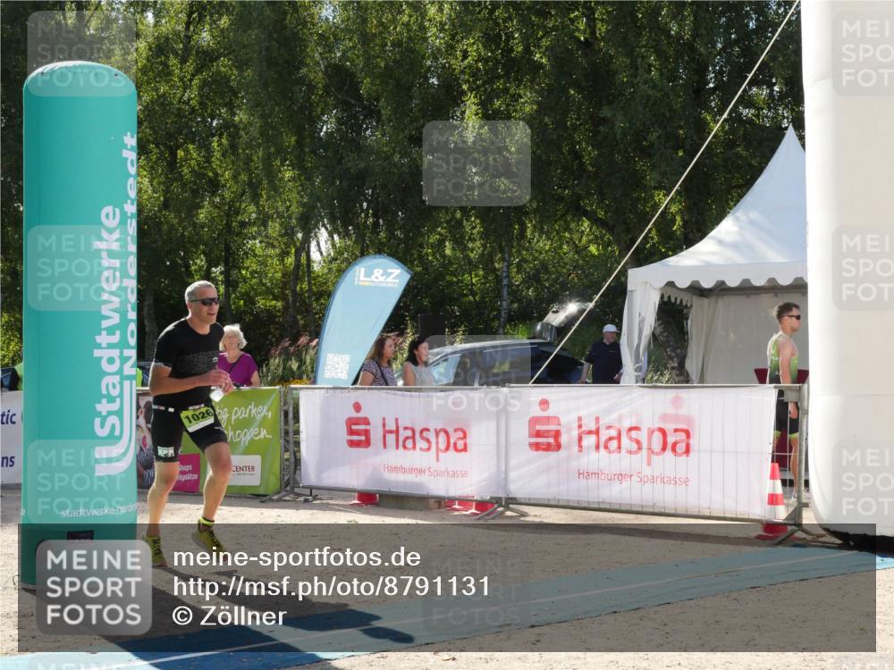 07.09.2025 - 19. Norderstedt Triathlon Zöllner http://msf.ph/oto/8791131 07.09.2025 15:42:33 Ziel 877, 1026 meine-sportfotos.de