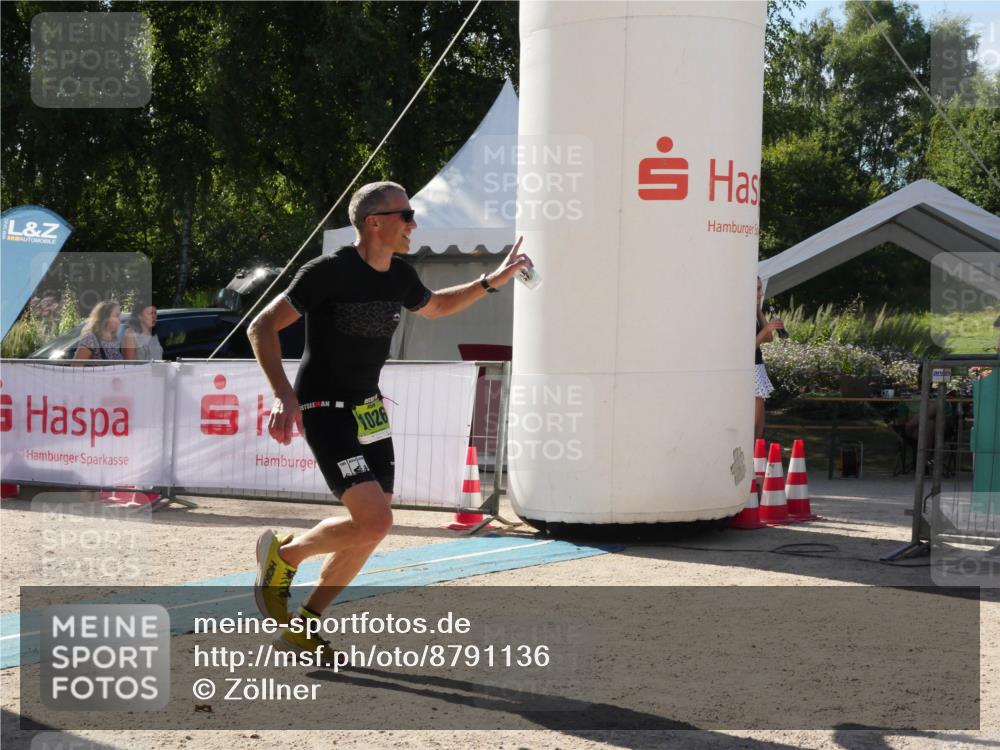 07.09.2025 - 19. Norderstedt Triathlon Zöllner http://msf.ph/oto/8791136 07.09.2025 15:42:34 Ziel 877, 1026 meine-sportfotos.de
