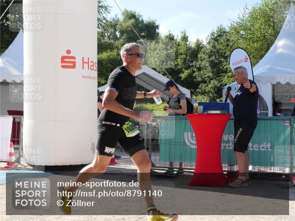 07.09.2025 - 19. Norderstedt Triathlon Zöllner http://msf.ph/oto/8791140 07.09.2025 15:42:34 Ziel 877, 1026 meine-sportfotos.de