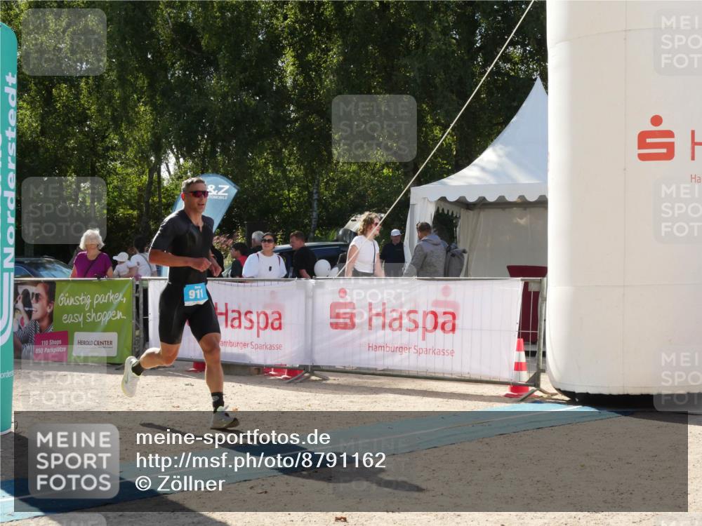 07.09.2025 - 19. Norderstedt Triathlon Zöllner http://msf.ph/oto/8791162 07.09.2025 15:43:09 Ziel 911 meine-sportfotos.de