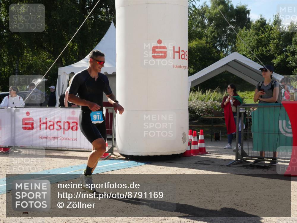 07.09.2025 - 19. Norderstedt Triathlon Zöllner http://msf.ph/oto/8791169 07.09.2025 15:43:10 Ziel 911 meine-sportfotos.de