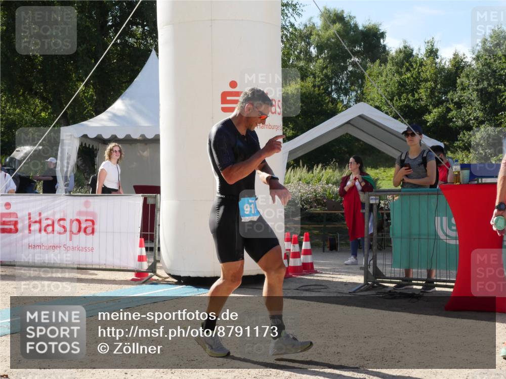 07.09.2025 - 19. Norderstedt Triathlon Zöllner http://msf.ph/oto/8791173 07.09.2025 15:43:11 Ziel 911 meine-sportfotos.de