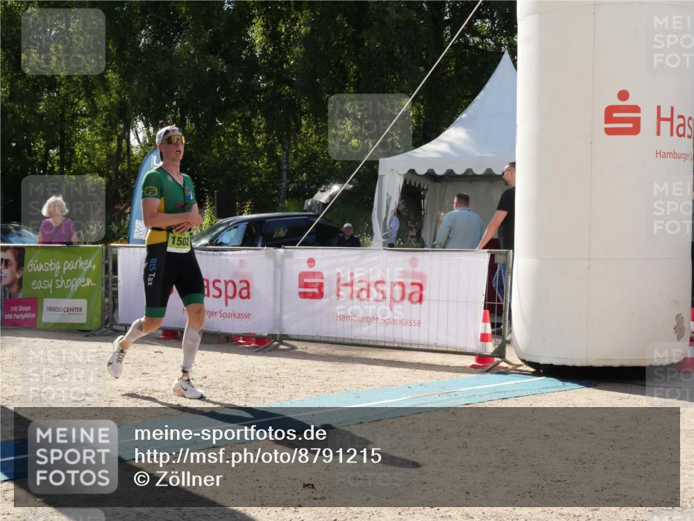 07.09.2025 - 19. Norderstedt Triathlon Zöllner http://msf.ph/oto/8791215 07.09.2025 15:45:19 Ziel  meine-sportfotos.de