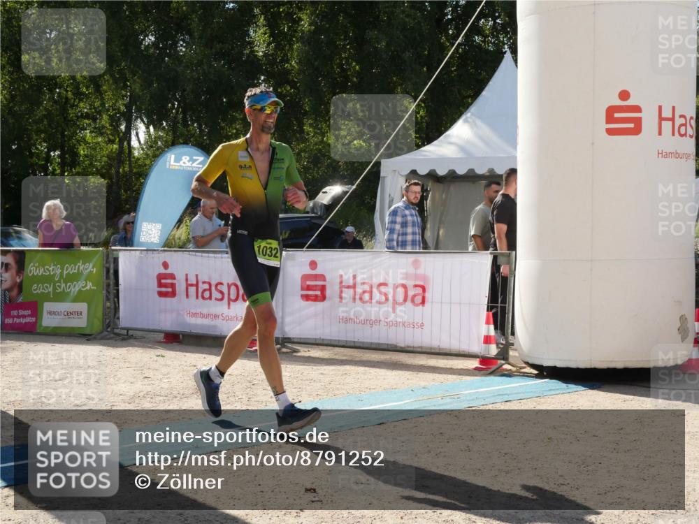 07.09.2025 - 19. Norderstedt Triathlon Zöllner http://msf.ph/oto/8791252 07.09.2025 15:46:03 Ziel 1032 meine-sportfotos.de