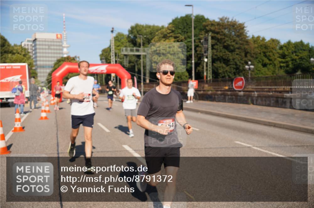 07.09.2025 - BARMER Alsterlauf Yannick Fuchs http://msf.ph/oto/8791372 07.09.2025 09:41:45 Laufen 54 meine-sportfotos.de