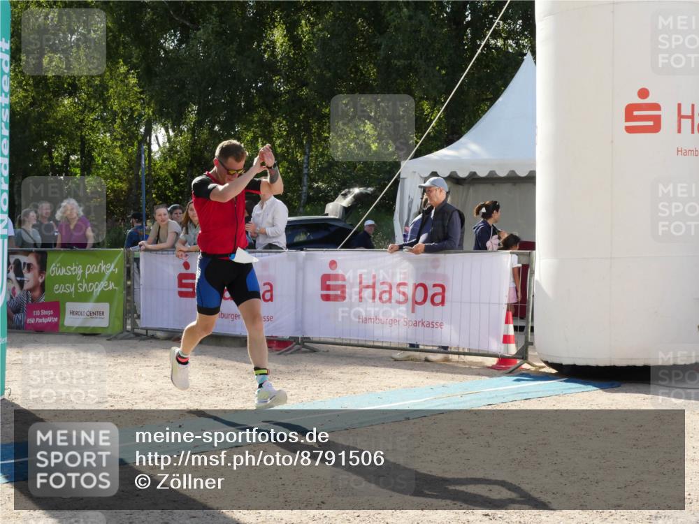 07.09.2025 - 19. Norderstedt Triathlon Zöllner http://msf.ph/oto/8791506 07.09.2025 15:53:59 Ziel 374 meine-sportfotos.de