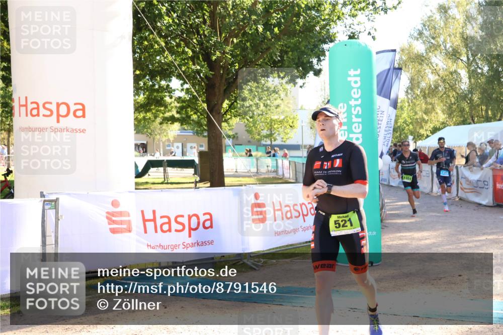 07.09.2025 - 19. Norderstedt Triathlon Zöllner http://msf.ph/oto/8791546 07.09.2025 16:32:33 Ziel 521, 1433, 1484 meine-sportfotos.de