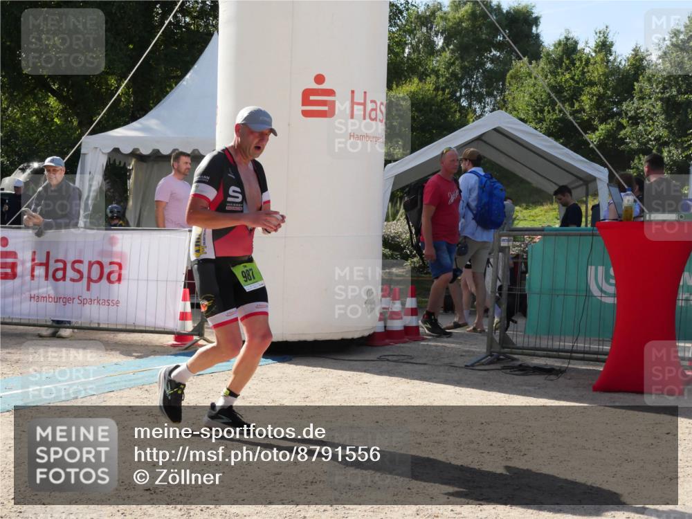 07.09.2025 - 19. Norderstedt Triathlon Zöllner http://msf.ph/oto/8791556 07.09.2025 15:55:39 Ziel 987 meine-sportfotos.de