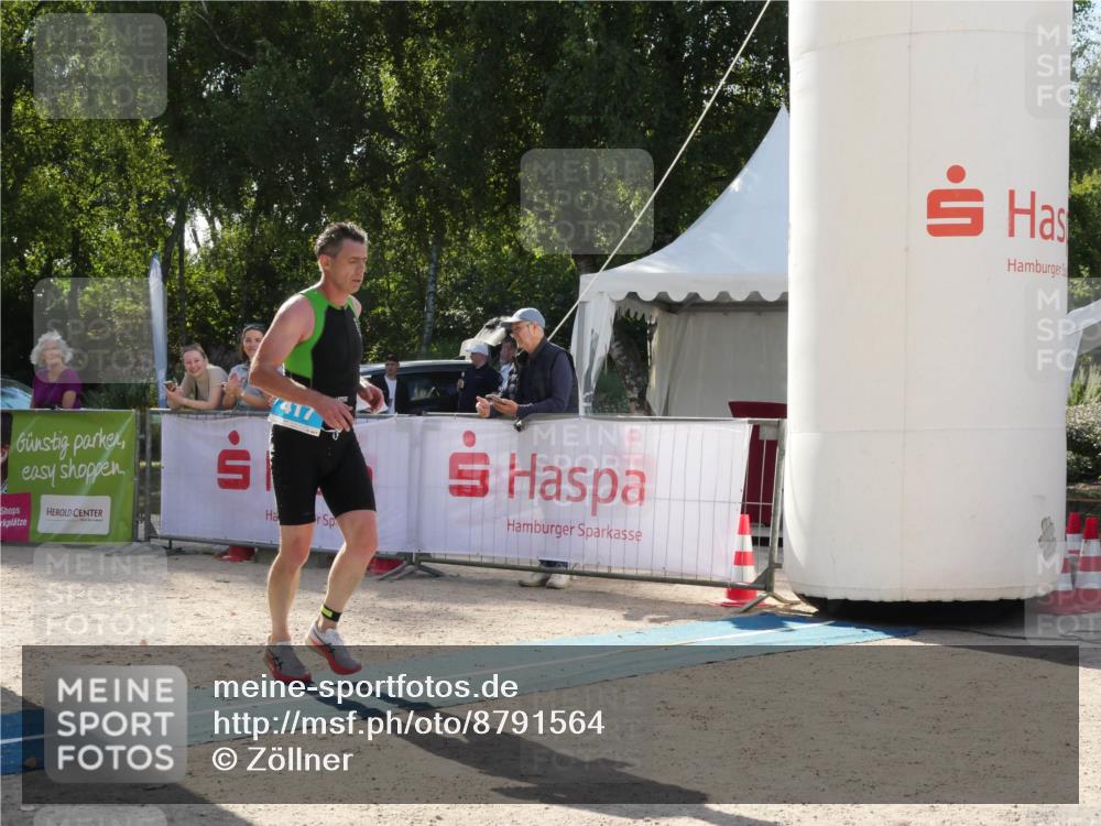 07.09.2025 - 19. Norderstedt Triathlon Zöllner http://msf.ph/oto/8791564 07.09.2025 15:56:11 Ziel 417 meine-sportfotos.de