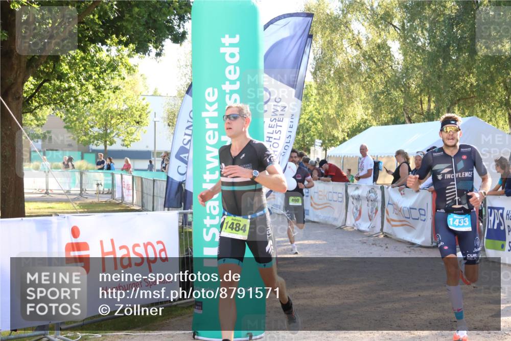 07.09.2025 - 19. Norderstedt Triathlon Zöllner http://msf.ph/oto/8791571 07.09.2025 16:32:36 Ziel 490, 521, 1433, 1484 meine-sportfotos.de