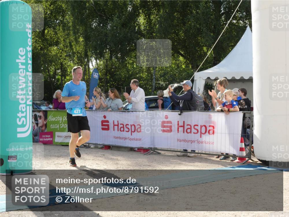 07.09.2025 - 19. Norderstedt Triathlon Zöllner http://msf.ph/oto/8791592 07.09.2025 15:58:47 Ziel 410, 427 meine-sportfotos.de