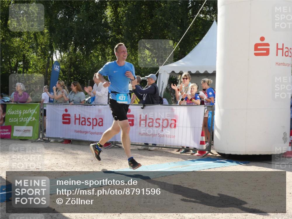 07.09.2025 - 19. Norderstedt Triathlon Zöllner http://msf.ph/oto/8791596 07.09.2025 15:58:47 Ziel 410, 427 meine-sportfotos.de