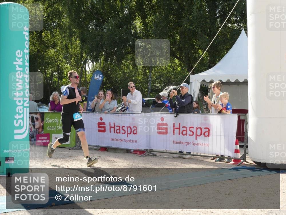 07.09.2025 - 19. Norderstedt Triathlon Zöllner http://msf.ph/oto/8791601 07.09.2025 15:58:50 Ziel 410, 427 meine-sportfotos.de