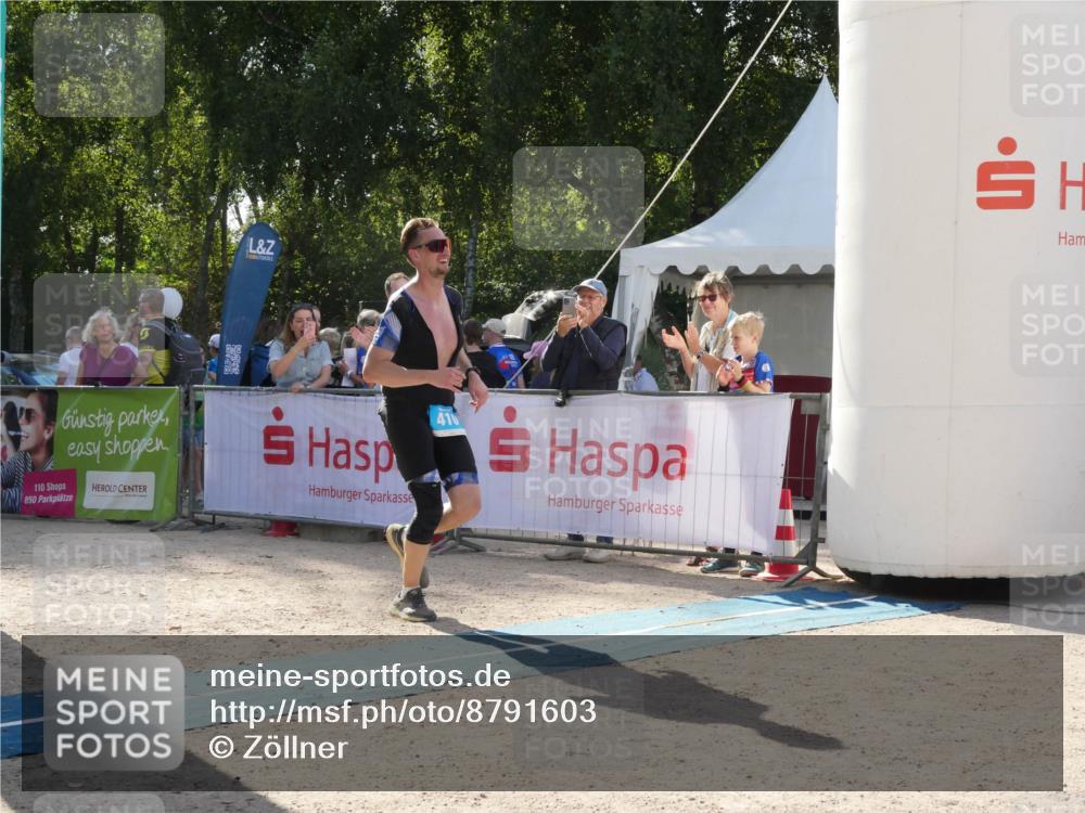 07.09.2025 - 19. Norderstedt Triathlon Zöllner http://msf.ph/oto/8791603 07.09.2025 15:58:51 Ziel 410, 427 meine-sportfotos.de