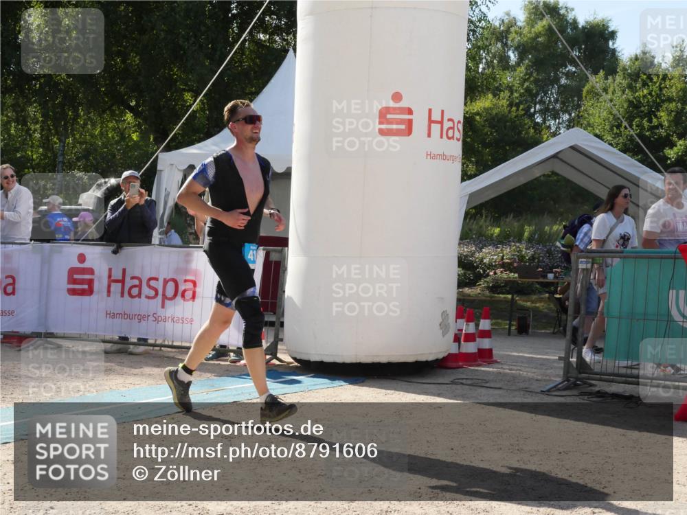 07.09.2025 - 19. Norderstedt Triathlon Zöllner http://msf.ph/oto/8791606 07.09.2025 15:58:51 Ziel 410, 427 meine-sportfotos.de