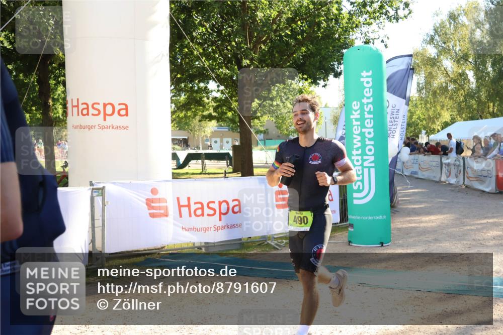 07.09.2025 - 19. Norderstedt Triathlon Zöllner http://msf.ph/oto/8791607 07.09.2025 16:32:40 Ziel 490, 1433, 1484 meine-sportfotos.de