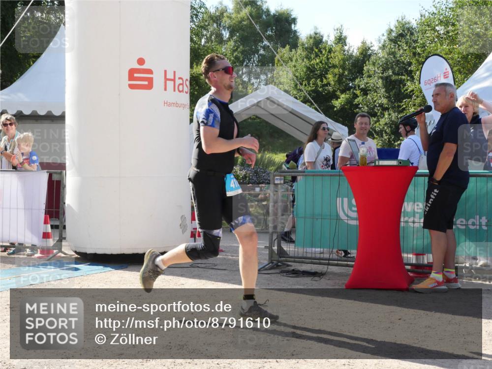 07.09.2025 - 19. Norderstedt Triathlon Zöllner http://msf.ph/oto/8791610 07.09.2025 15:58:52 Ziel 410, 427 meine-sportfotos.de