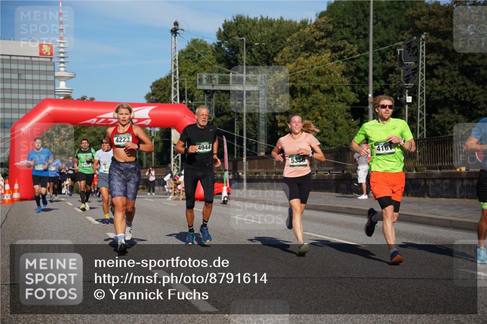 07.09.2025 - BARMER Alsterlauf Yannick Fuchs http://msf.ph/oto/8791614 07.09.2025 09:43:59 Laufen 5710, 58, 4223, 4944, 4161, 5358 meine-sportfotos.de