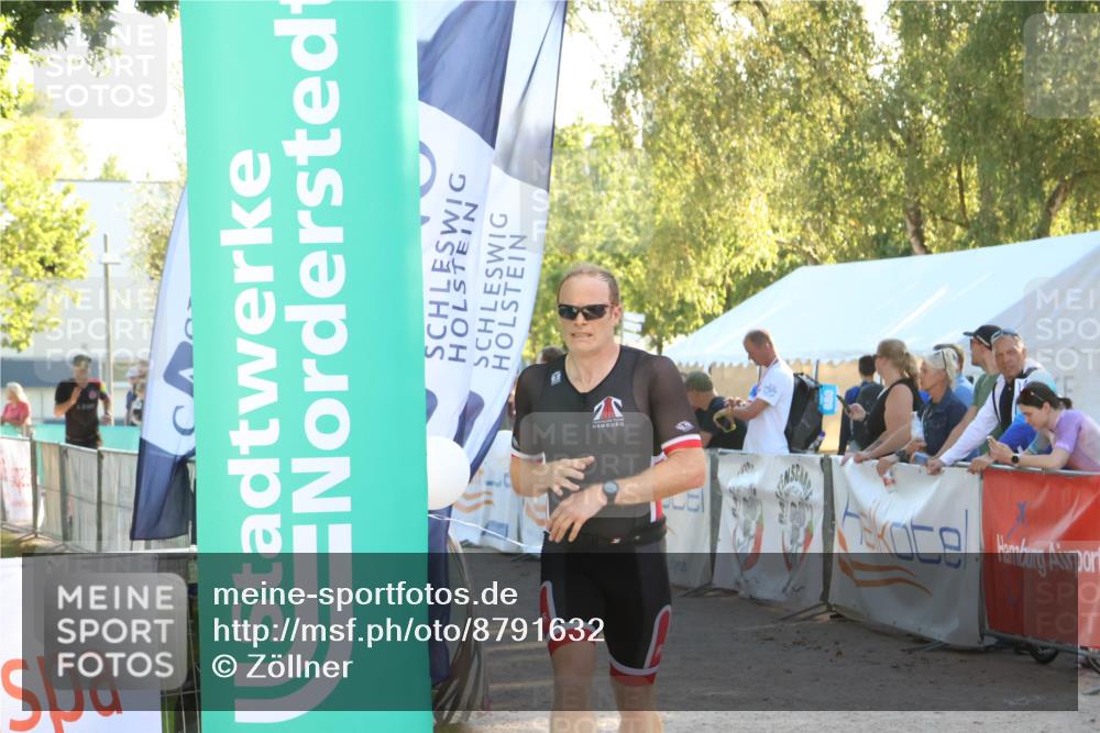 07.09.2025 - 19. Norderstedt Triathlon Zöllner http://msf.ph/oto/8791632 07.09.2025 16:32:45 Ziel 490, 547 meine-sportfotos.de