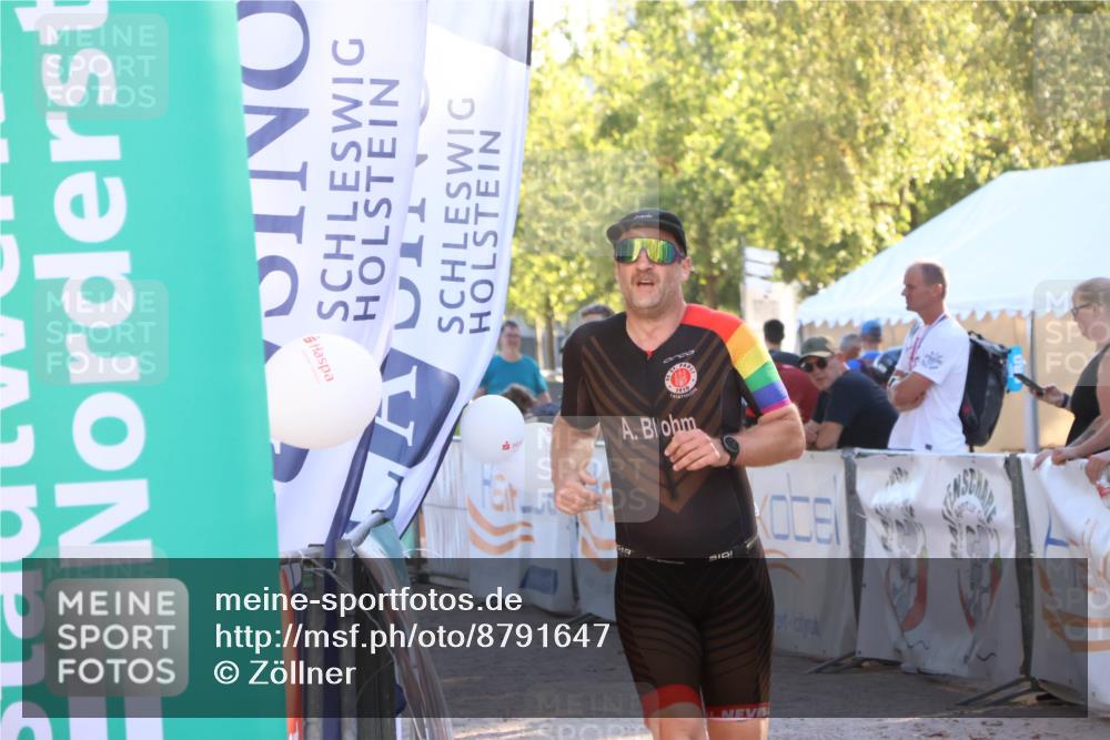 07.09.2025 - 19. Norderstedt Triathlon Zöllner http://msf.ph/oto/8791647 07.09.2025 16:32:52 Ziel 491, 547 meine-sportfotos.de