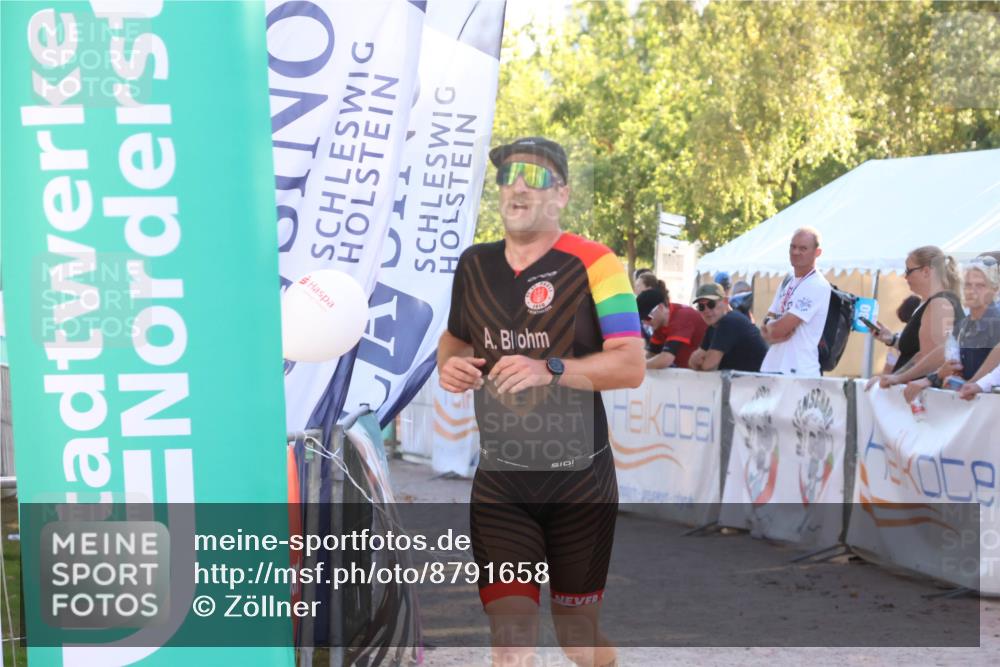07.09.2025 - 19. Norderstedt Triathlon Zöllner http://msf.ph/oto/8791658 07.09.2025 16:32:52 Ziel 491, 547 meine-sportfotos.de
