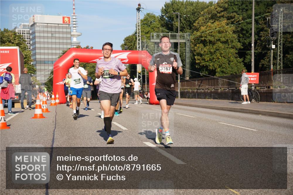 07.09.2025 - BARMER Alsterlauf Yannick Fuchs http://msf.ph/oto/8791665 07.09.2025 09:41:56 Laufen 4612, 588, 5617, 3167 meine-sportfotos.de