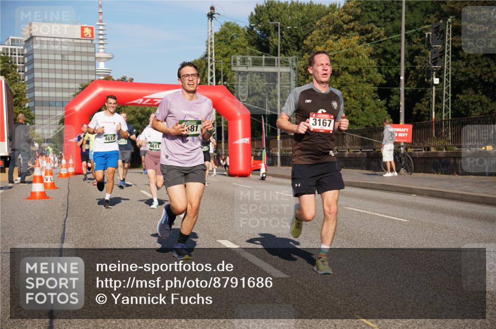 07.09.2025 - BARMER Alsterlauf Yannick Fuchs http://msf.ph/oto/8791686 07.09.2025 09:41:56 Laufen 4612, 2854, 4611, 381, 3167 meine-sportfotos.de