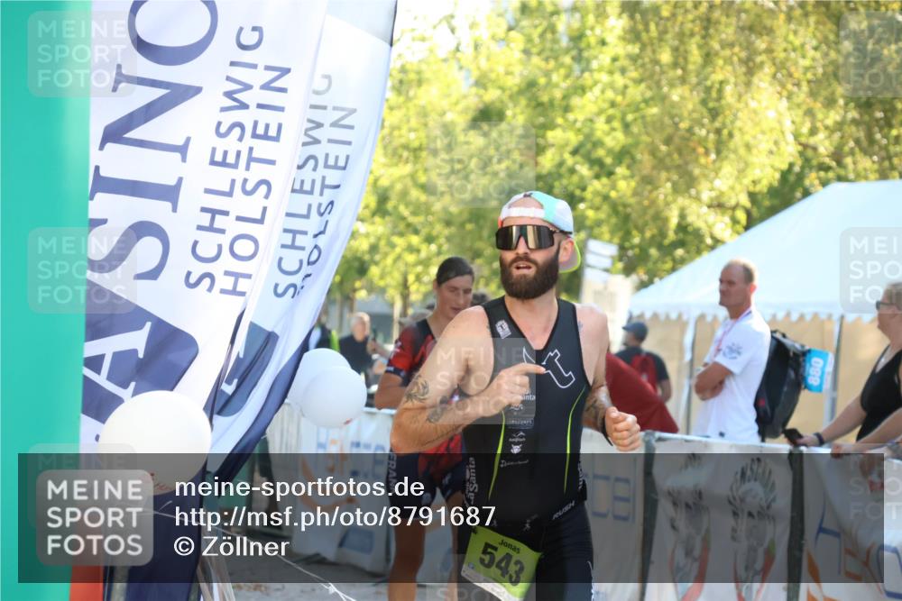 07.09.2025 - 19. Norderstedt Triathlon Zöllner http://msf.ph/oto/8791687 07.09.2025 16:33:16 Ziel 438, 543 meine-sportfotos.de