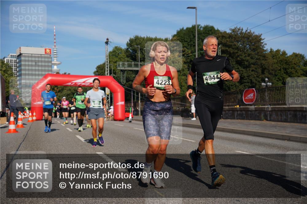 07.09.2025 - BARMER Alsterlauf Yannick Fuchs http://msf.ph/oto/8791690 07.09.2025 09:44:01 Laufen 5858, 4223, 4944 meine-sportfotos.de