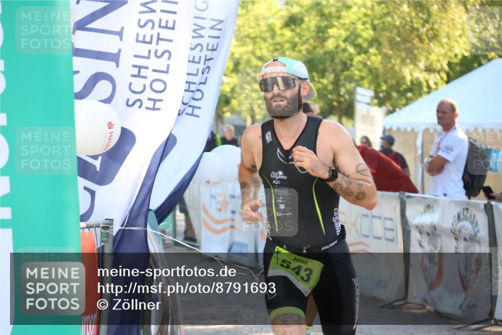 07.09.2025 - 19. Norderstedt Triathlon Zöllner http://msf.ph/oto/8791693 07.09.2025 16:33:16 Ziel 438, 543 meine-sportfotos.de
