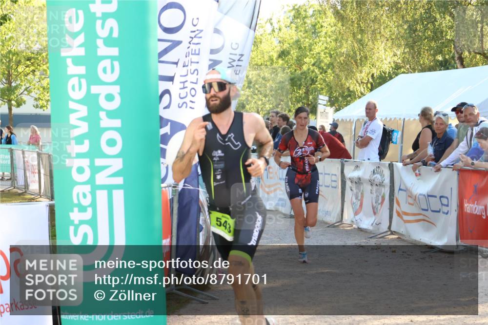07.09.2025 - 19. Norderstedt Triathlon Zöllner http://msf.ph/oto/8791701 07.09.2025 16:33:17 Ziel 438, 543 meine-sportfotos.de