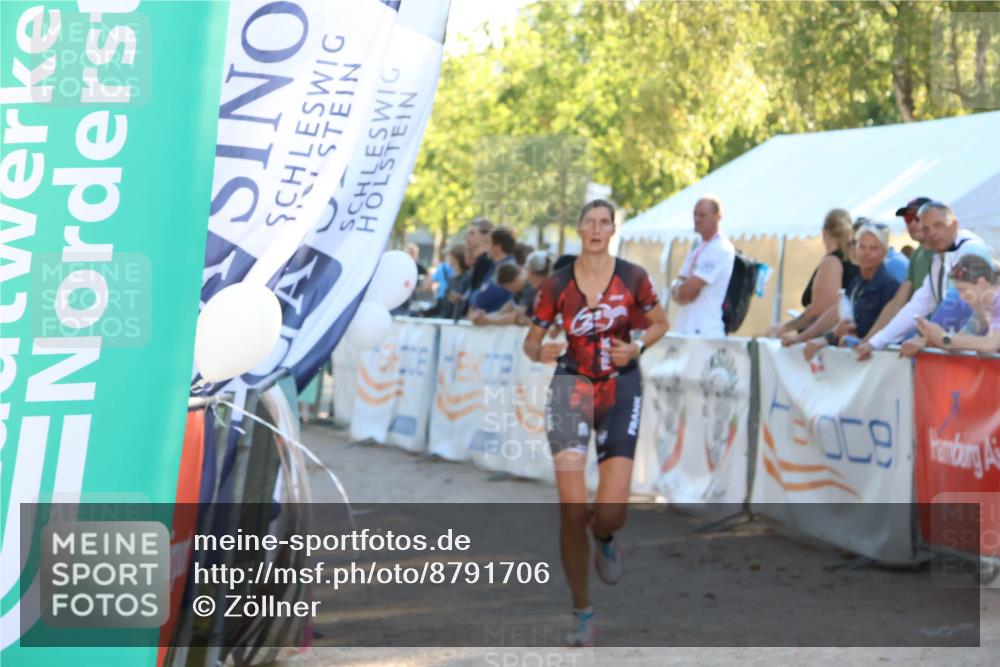 07.09.2025 - 19. Norderstedt Triathlon Zöllner http://msf.ph/oto/8791706 07.09.2025 16:33:17 Ziel 438, 543 meine-sportfotos.de