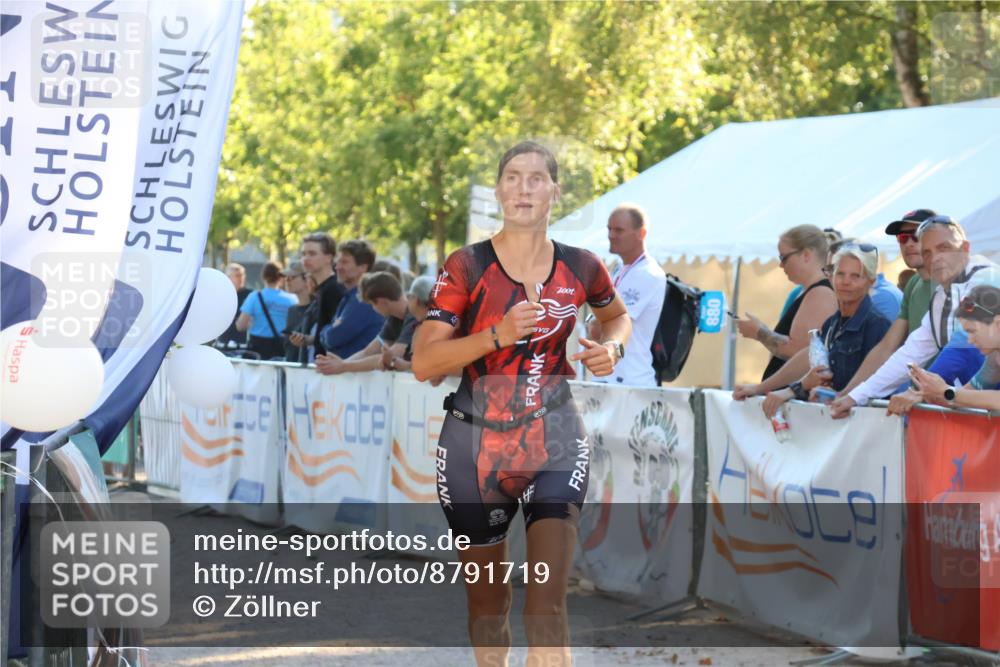 07.09.2025 - 19. Norderstedt Triathlon Zöllner http://msf.ph/oto/8791719 07.09.2025 16:33:18 Ziel 438, 543 meine-sportfotos.de